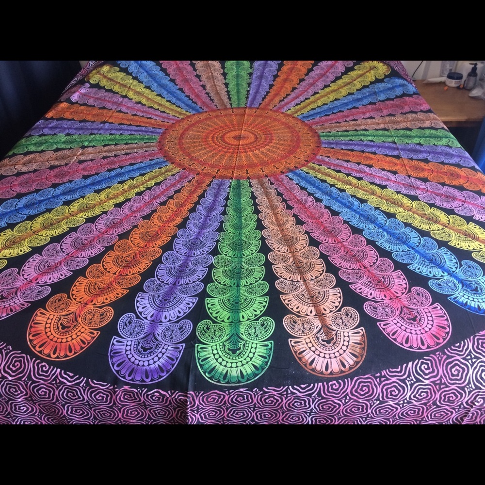 🎉Rainbow color Multiuse Tapestry Spread. Unique🎁 - Picture 3 of 4